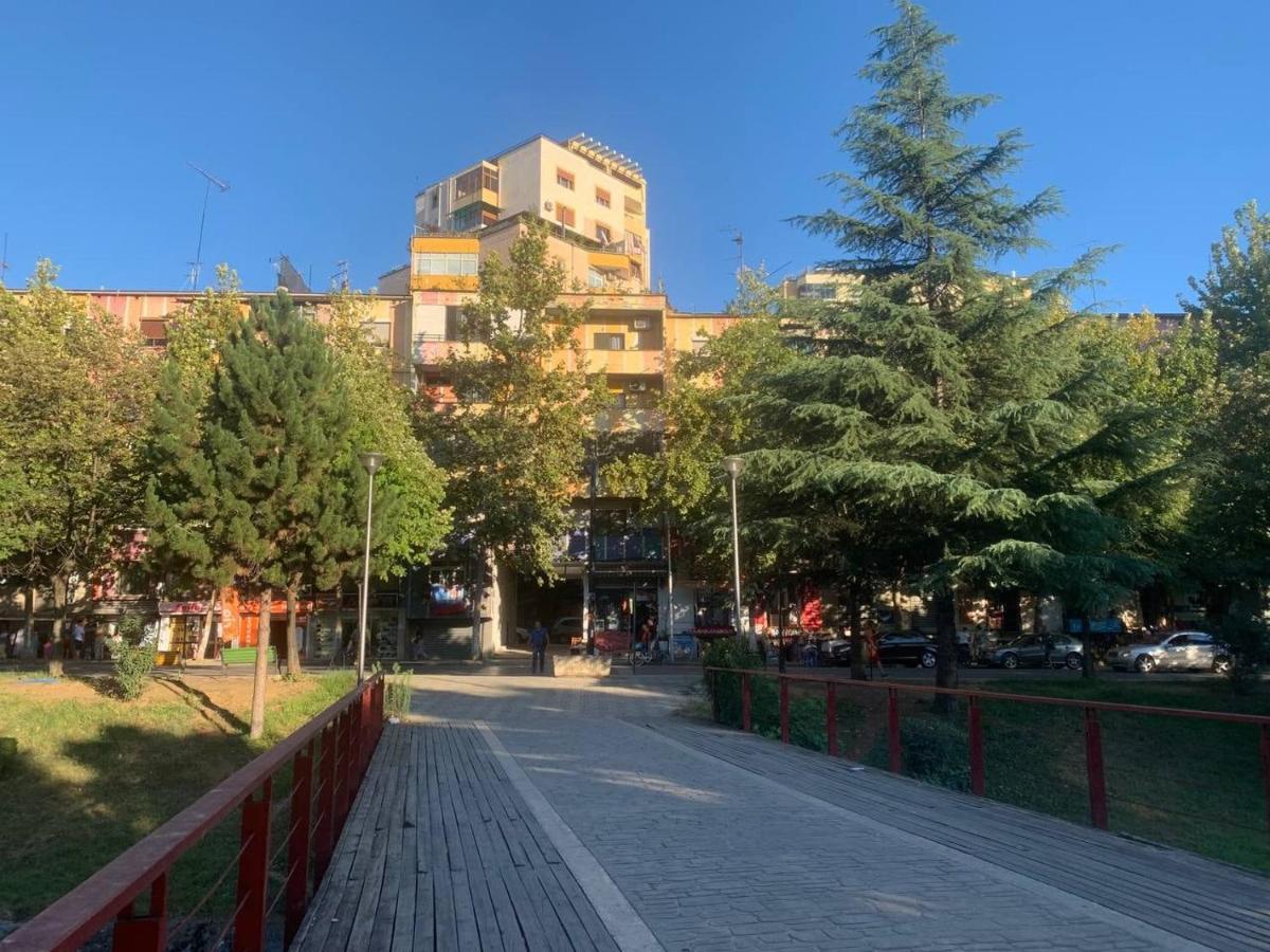 Kristi'S Apartment In The Heart Of Tirana Extérieur photo