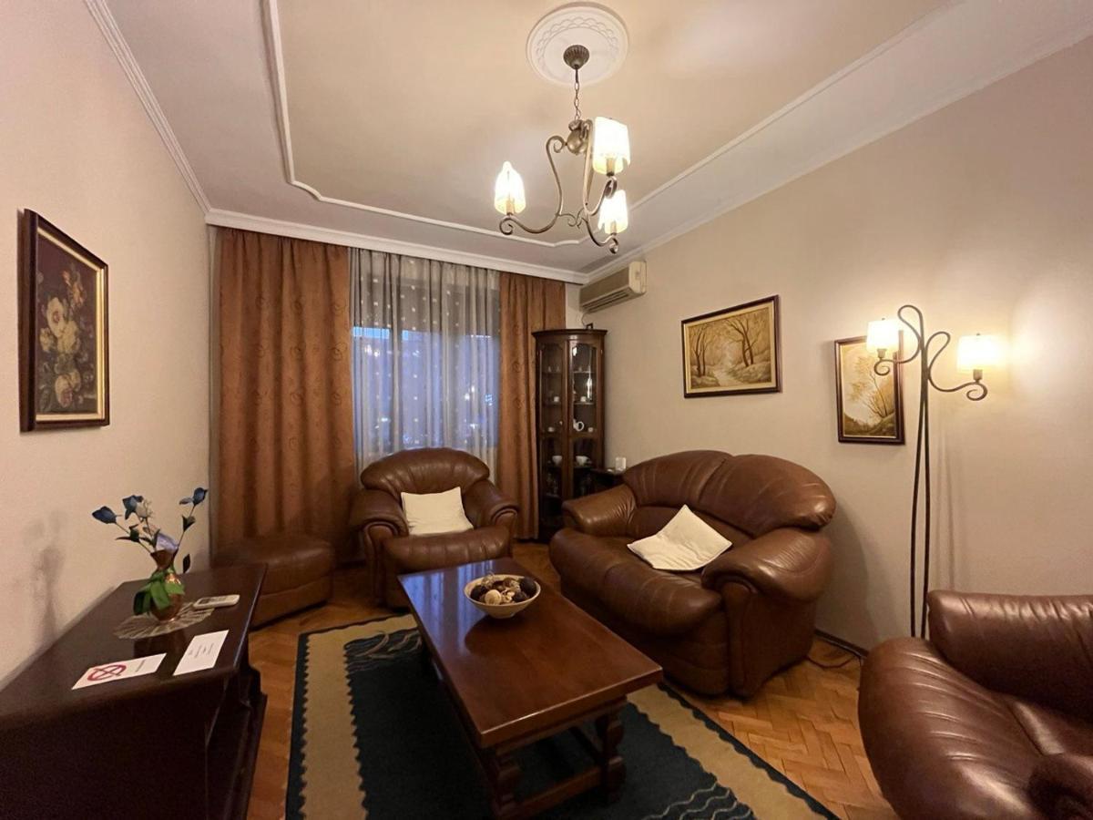 Kristi'S Apartment In The Heart Of Tirana Extérieur photo